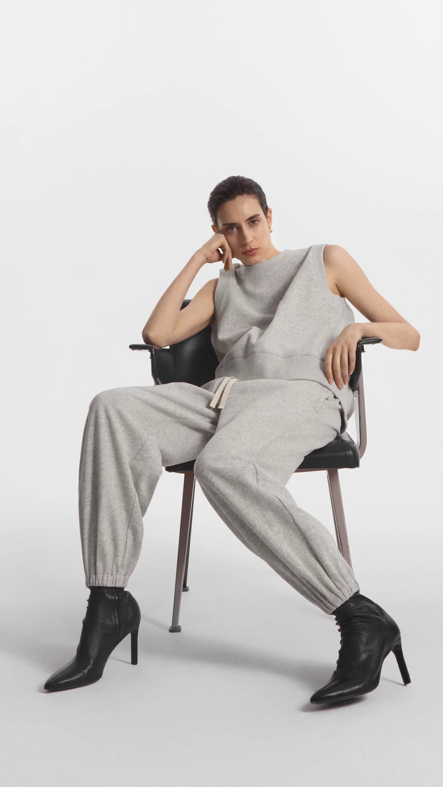 CO Sleeveless Scuba Sweatshirt in Heather Grey