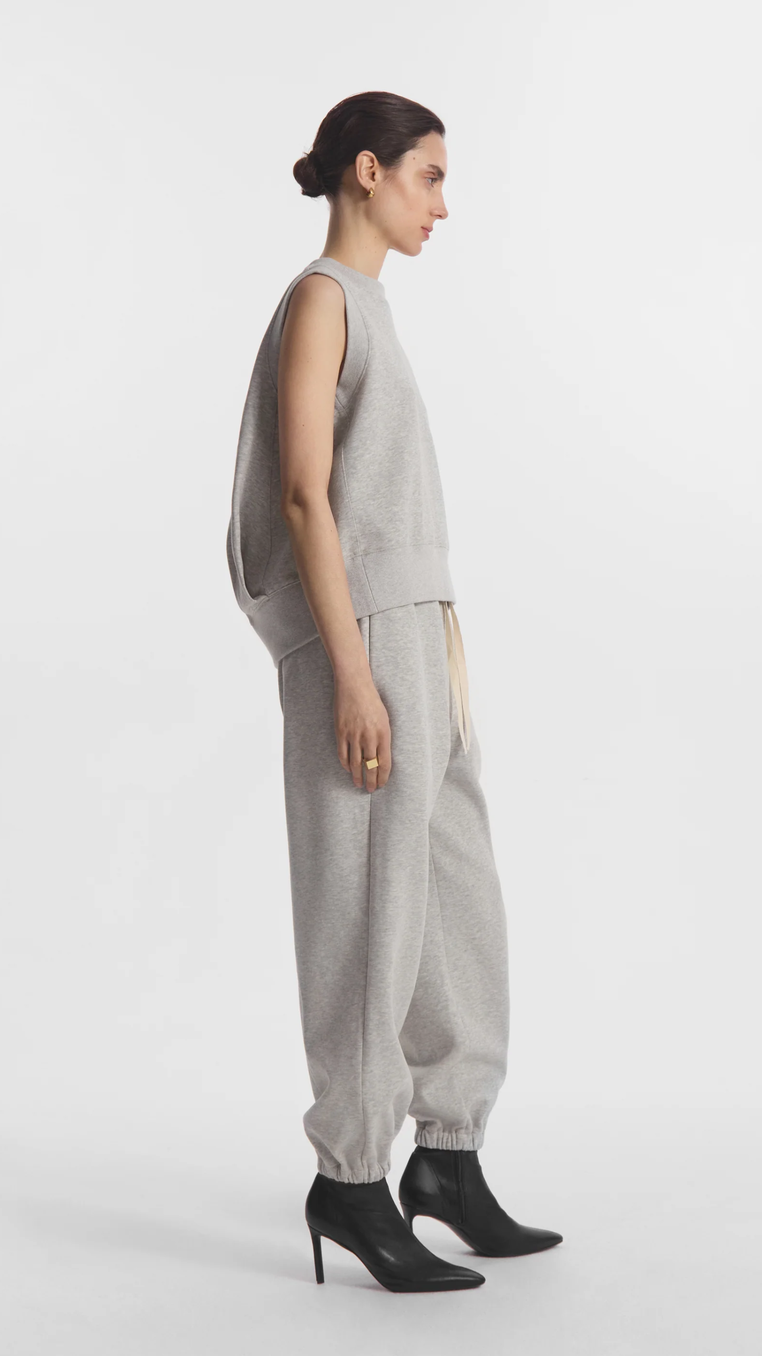 CO Sleeveless Scuba Sweatshirt in Heather Grey