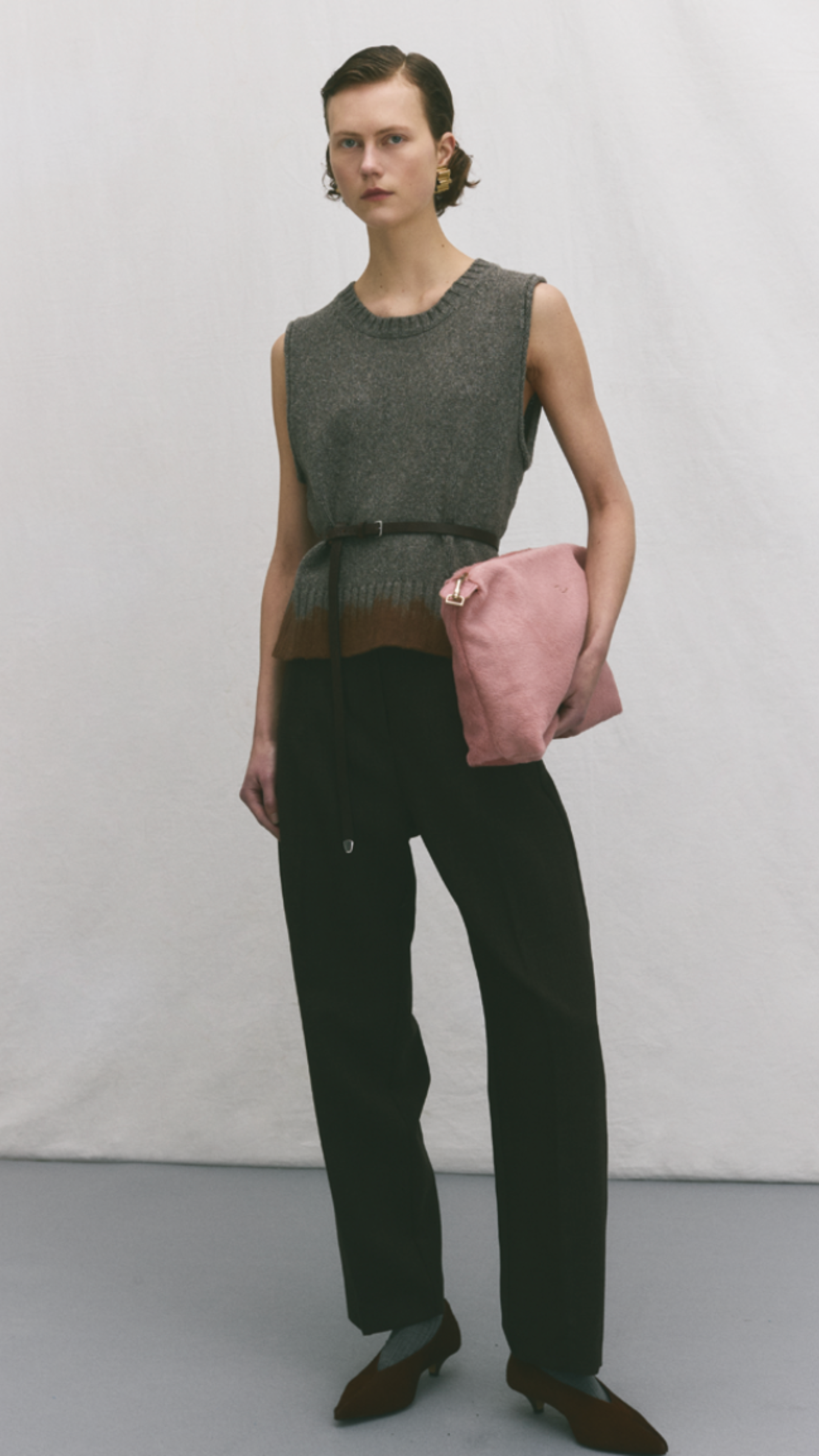 Tela Takumi Sleeveless Sweater in Mud