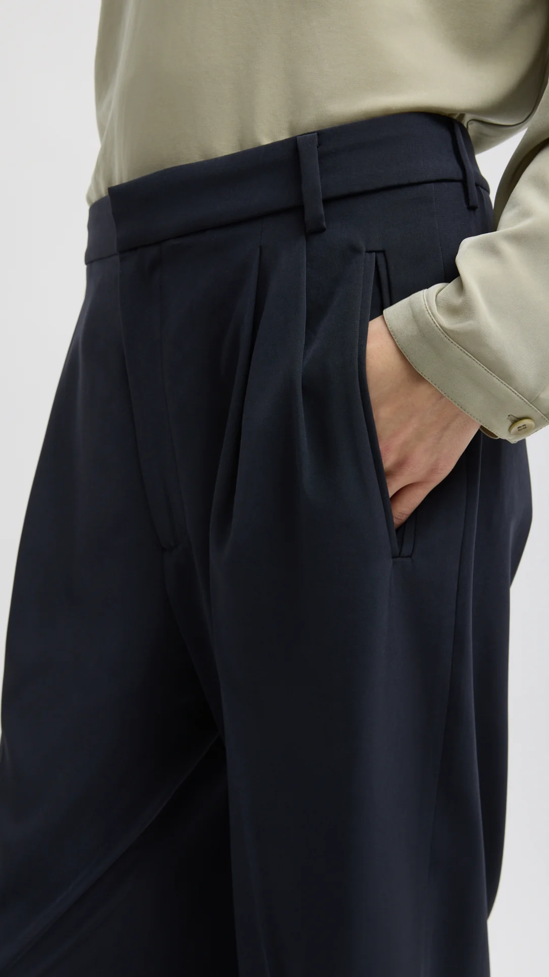 Tibi Relaxed Suiting Derrick Trouser in Navy