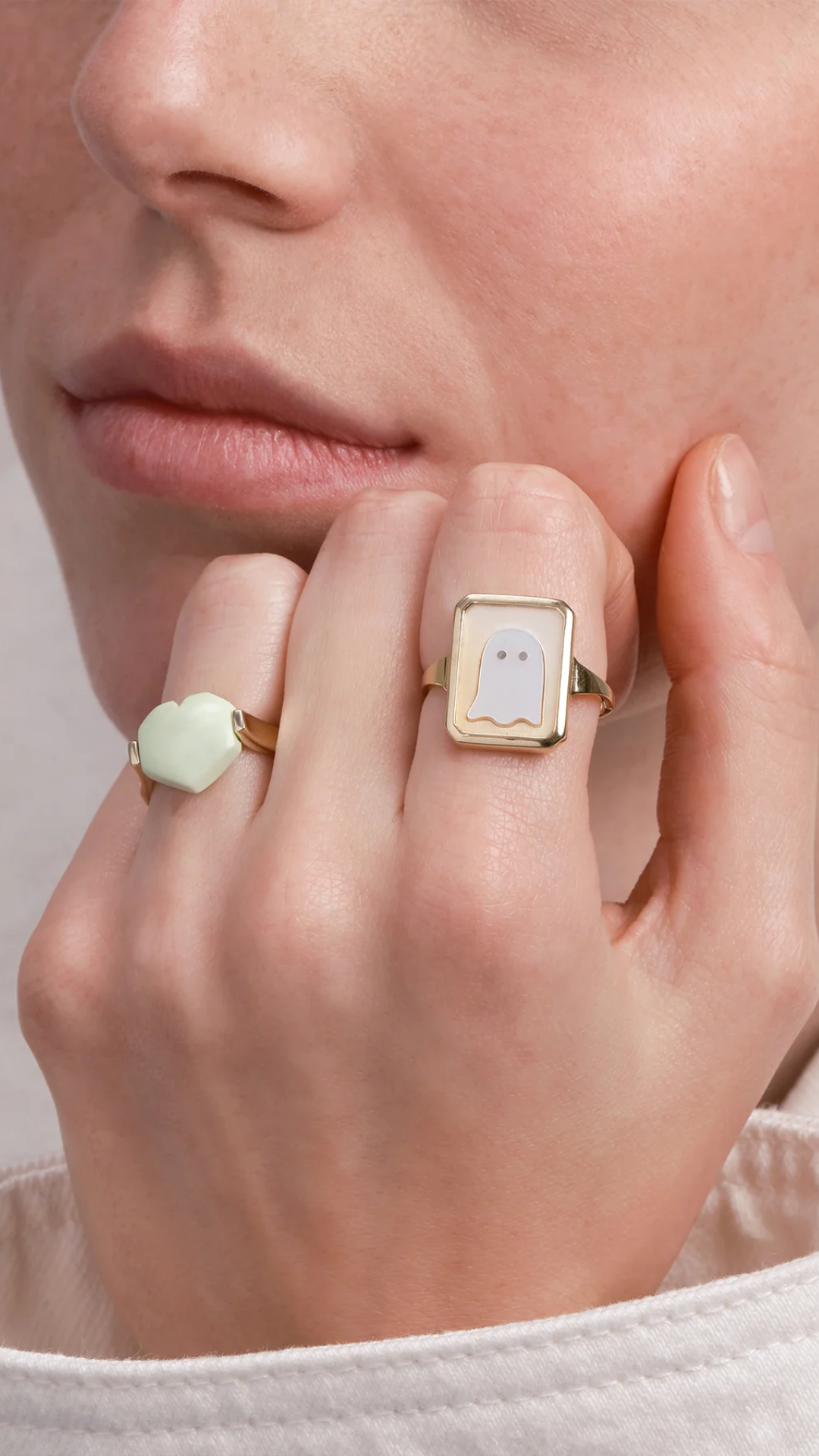 Aliita Cameo Perla Fantasma Ring
