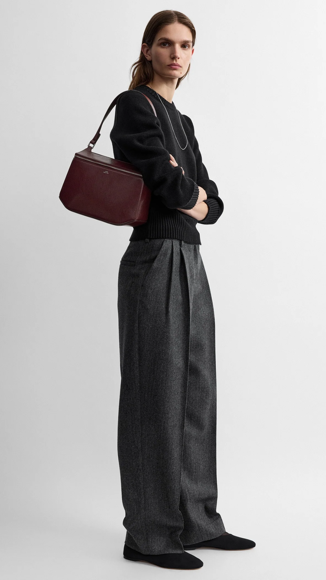 Toteme Clip Palmellato Patent Shoulder Bag in Cherry