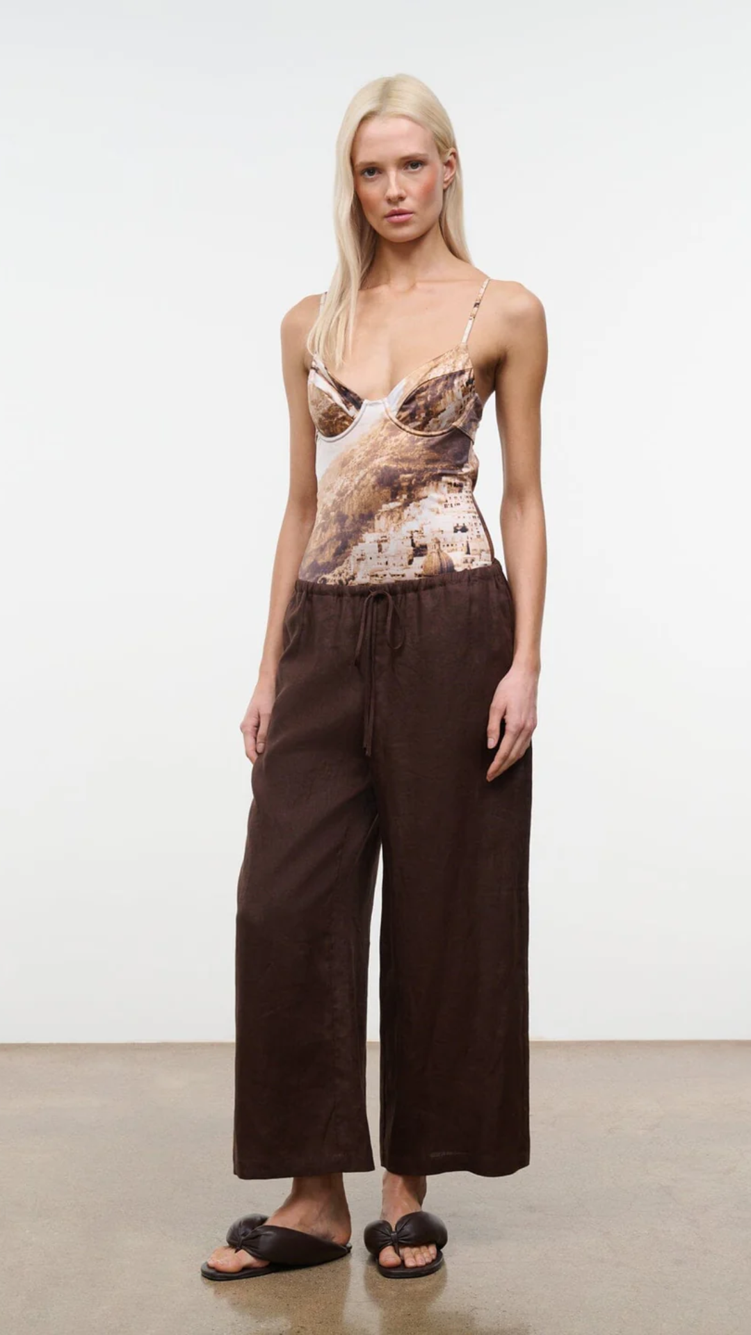Staud Mateo Linen Cropped Pant in Root