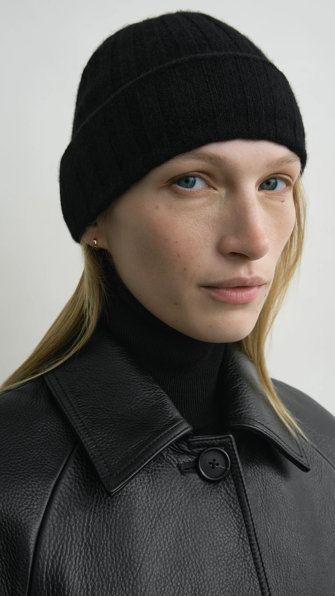 Toteme Cashmere Beanie in Black