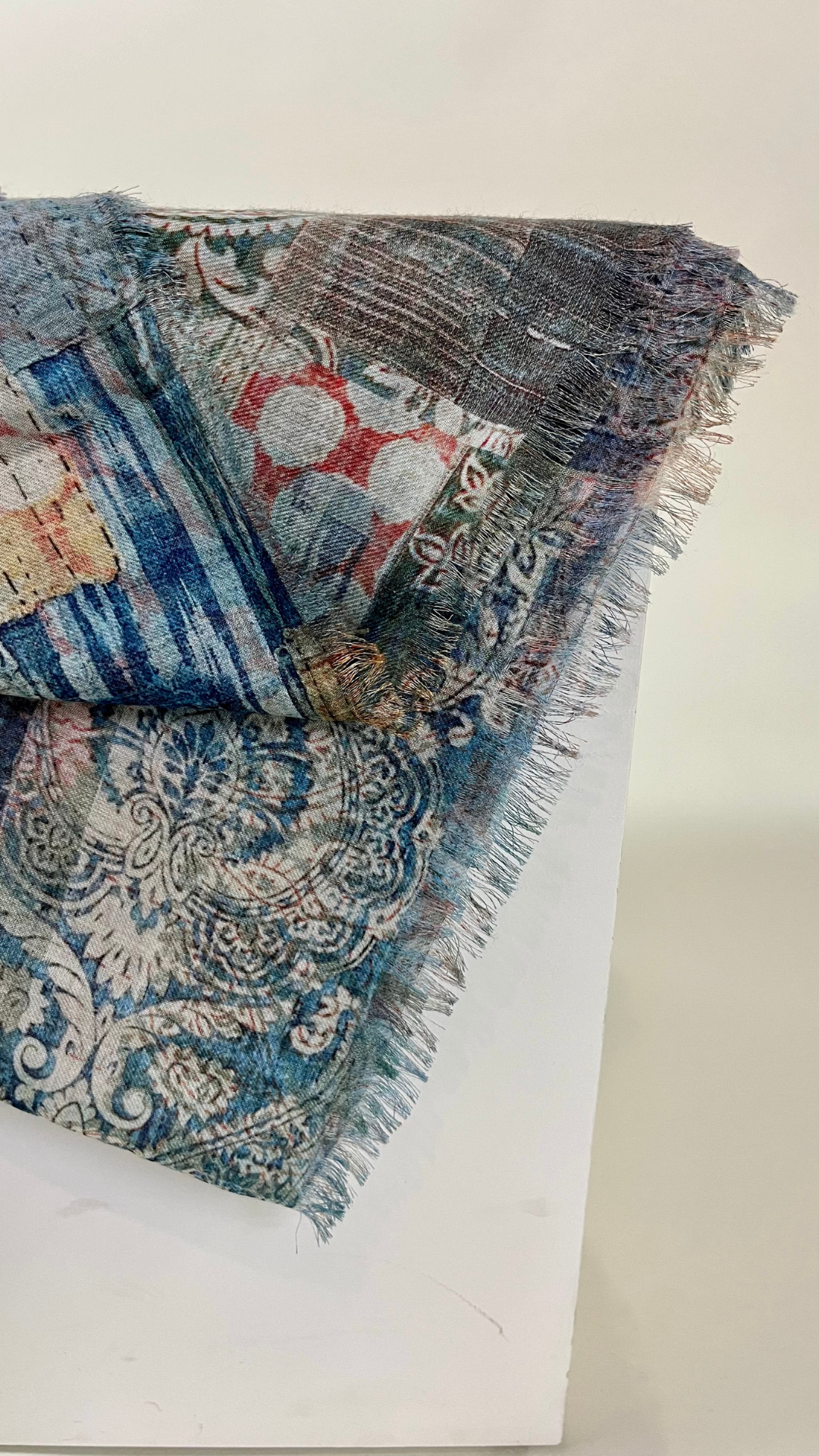 Alonpi Astridzu Square Scarf