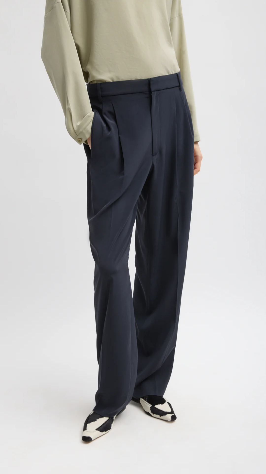 Tibi Relaxed Suiting Derrick Trouser in Navy