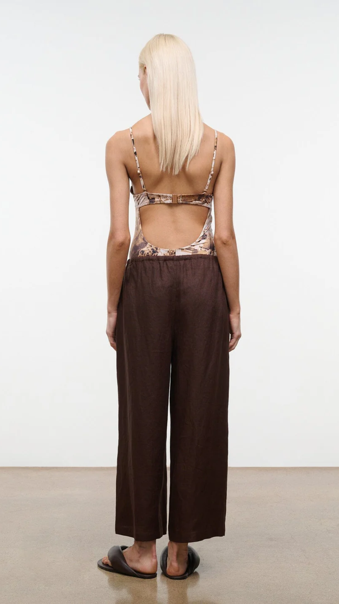Staud Mateo Linen Cropped Pant in Root