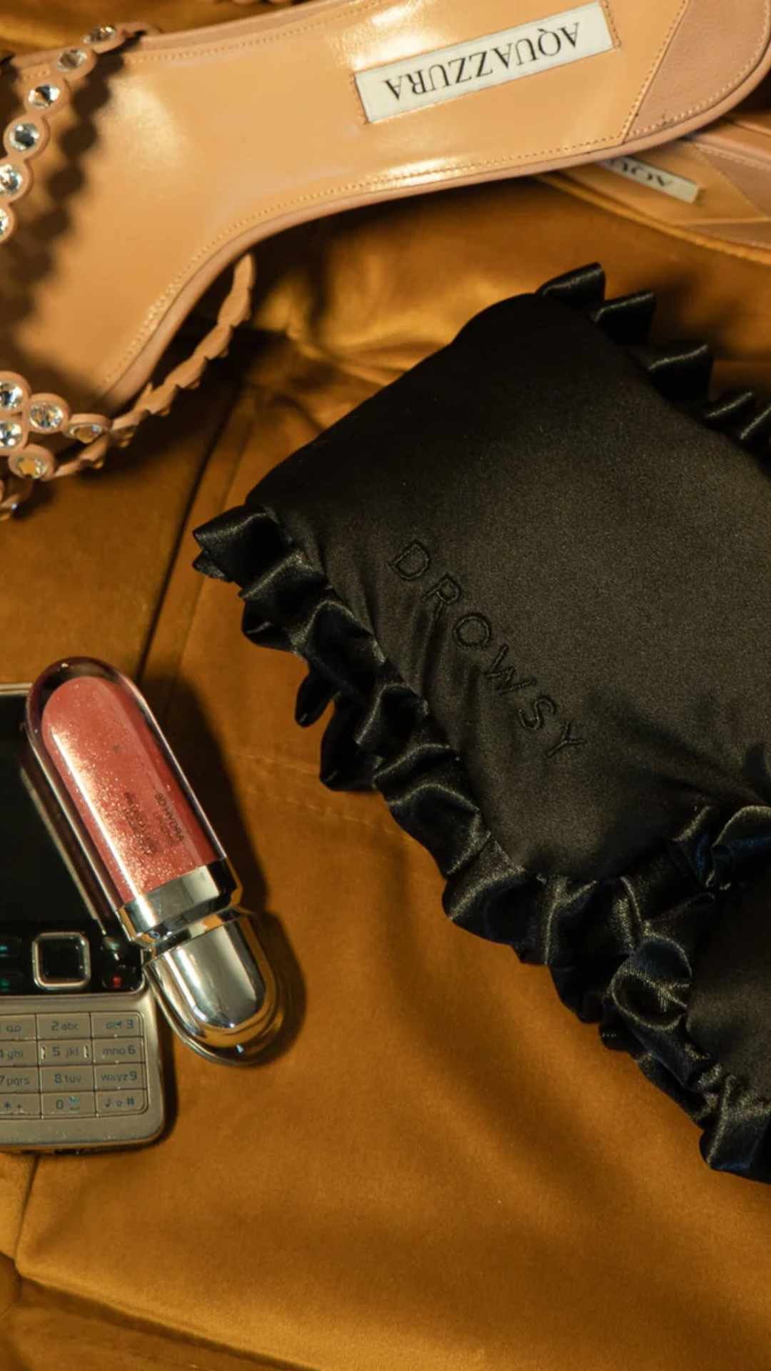 Drowsy Sleep in the City Mask in Black