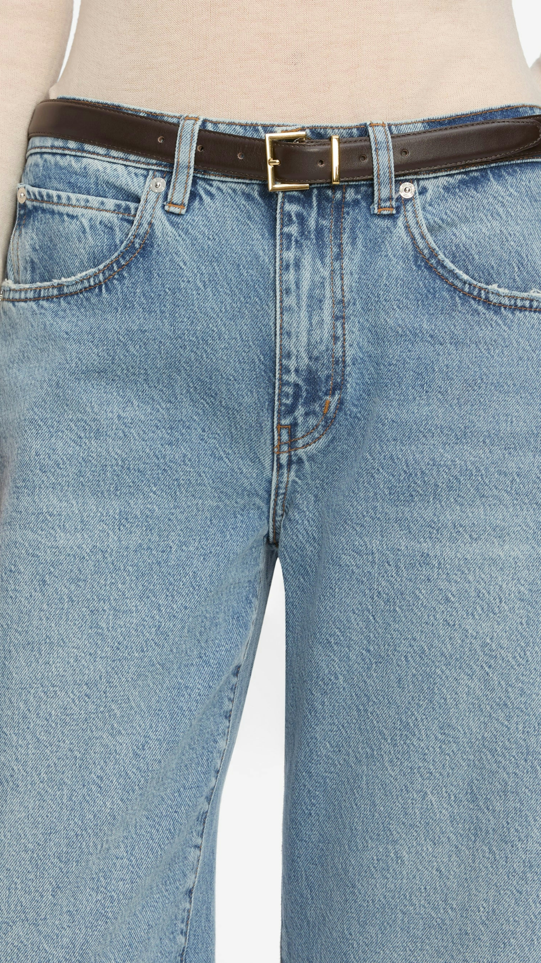 Frame Low Slung Barrel Jean in Dollhouse