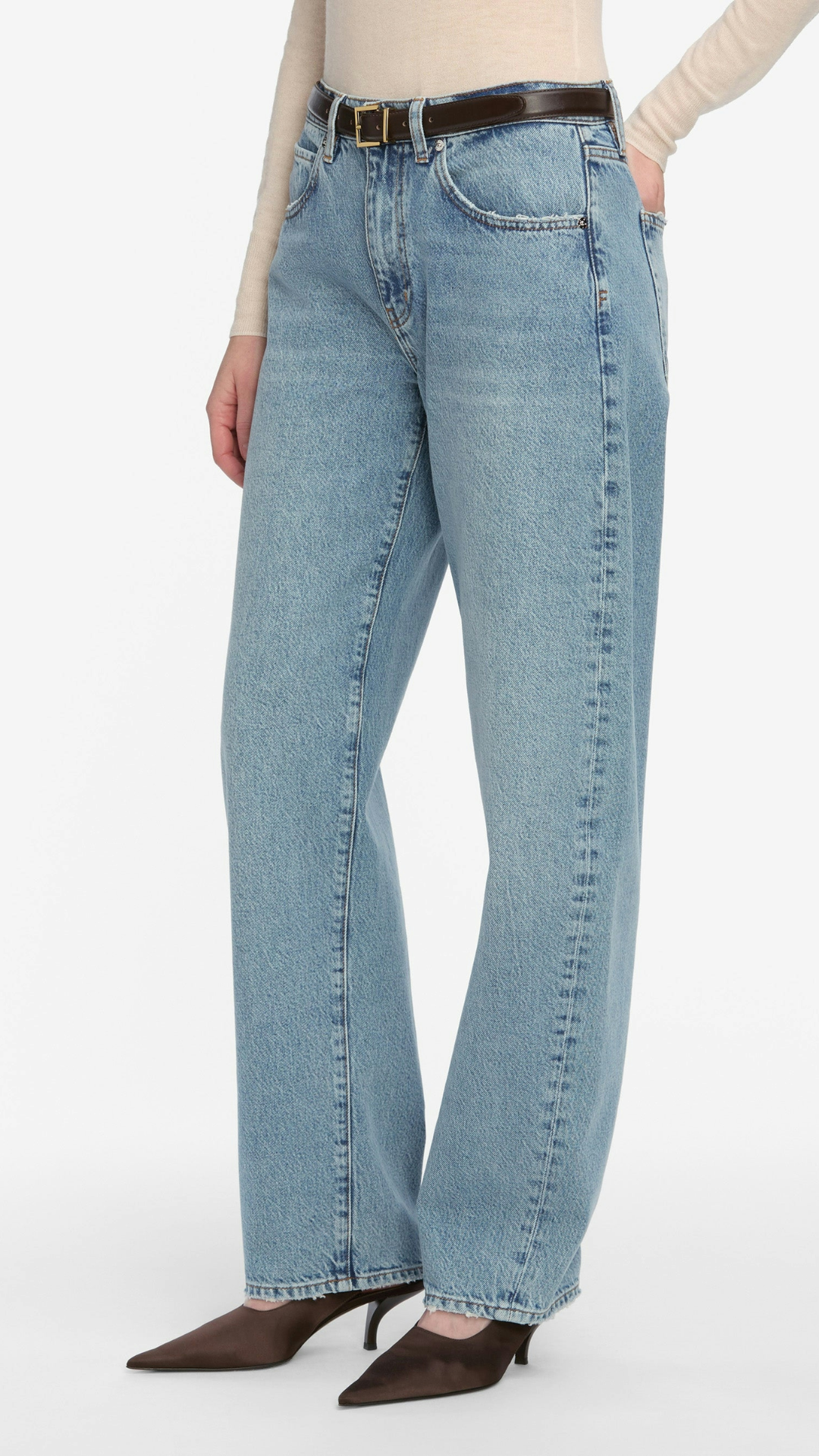 Frame Low Slung Barrel Jean in Dollhouse