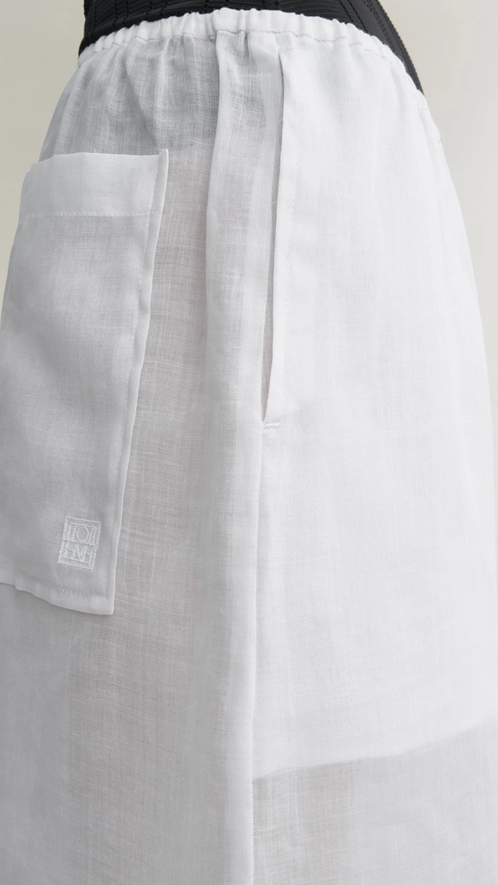 Toteme Summer Shorts in White