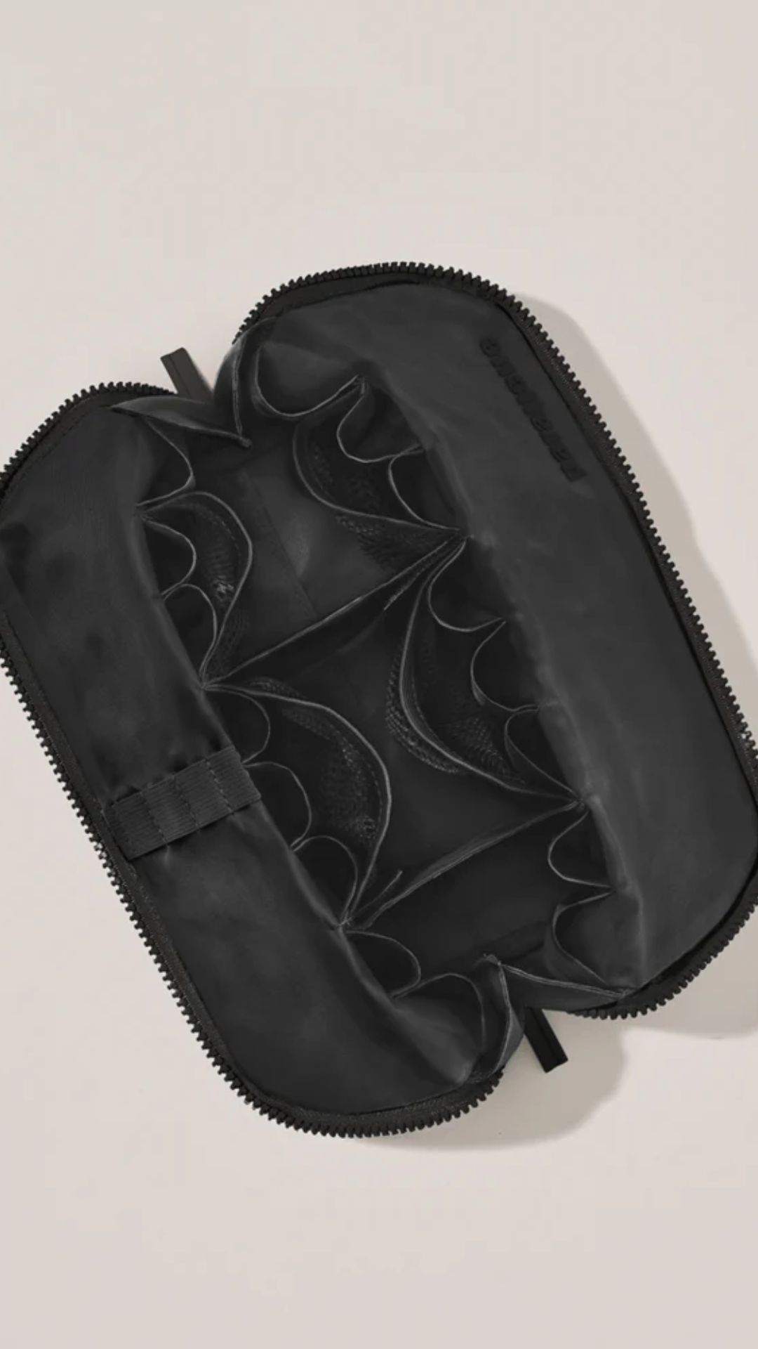 Parallelle Medium Traveller in Onyx