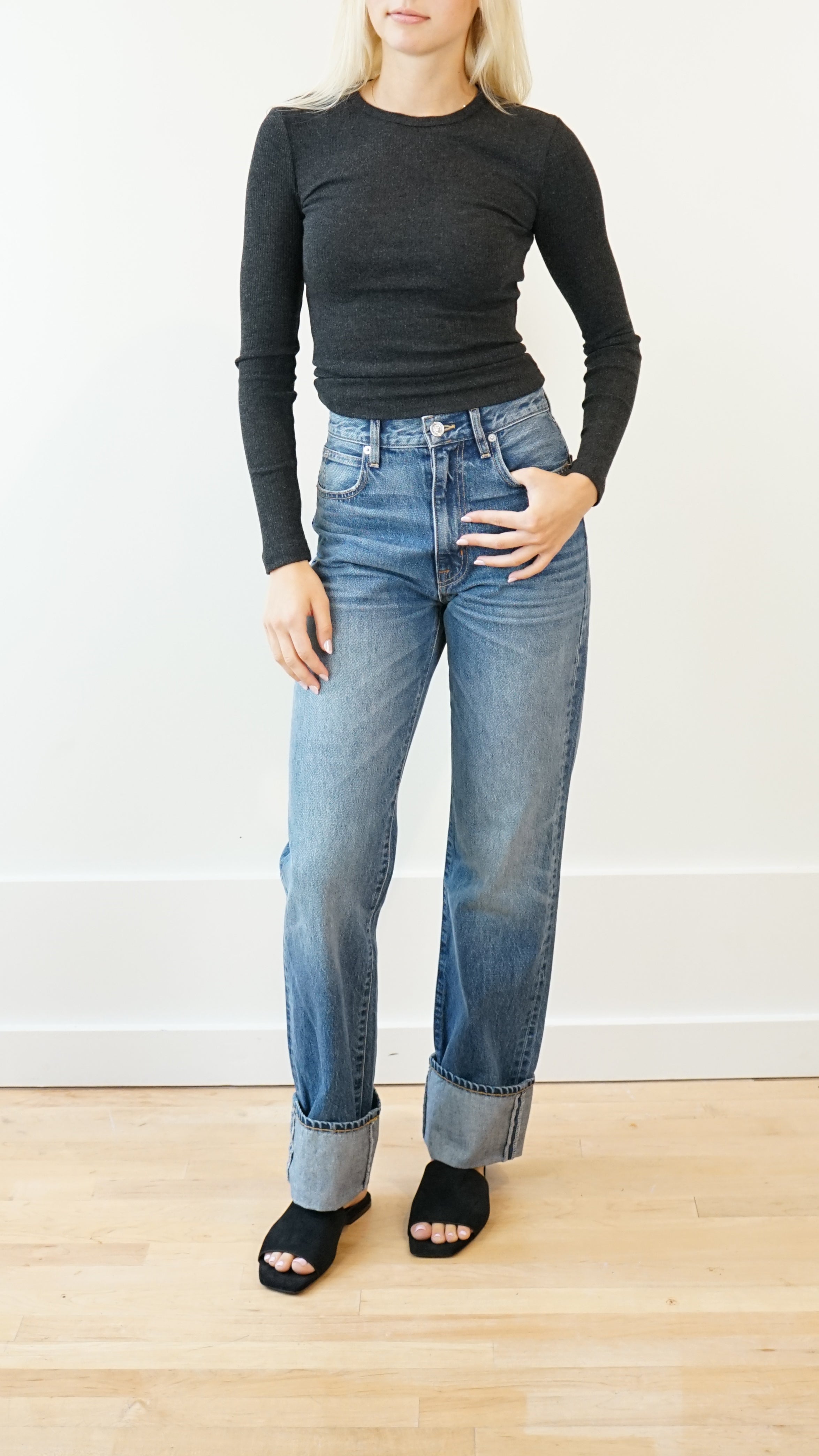 Agolde Delphi Slim Tee in Katniss