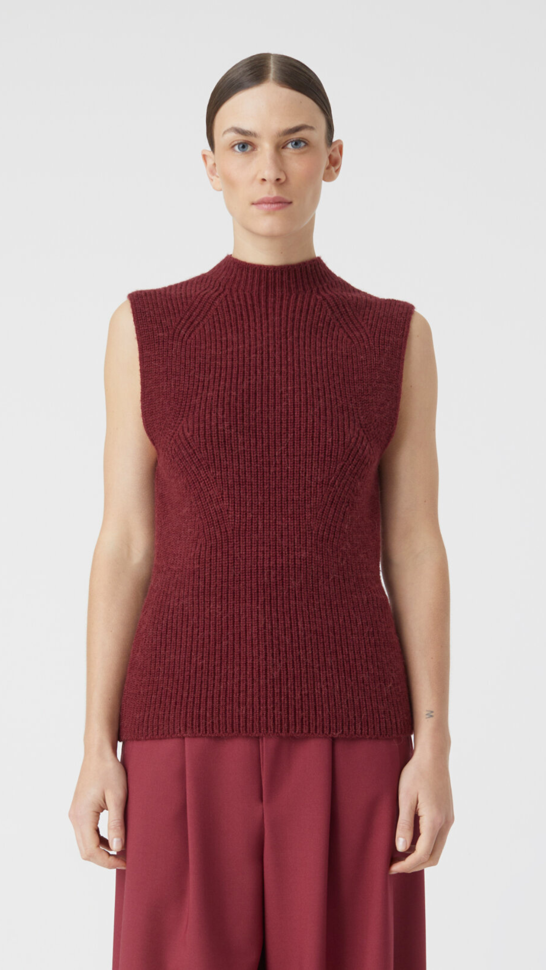 Closed Turtleneck Vest