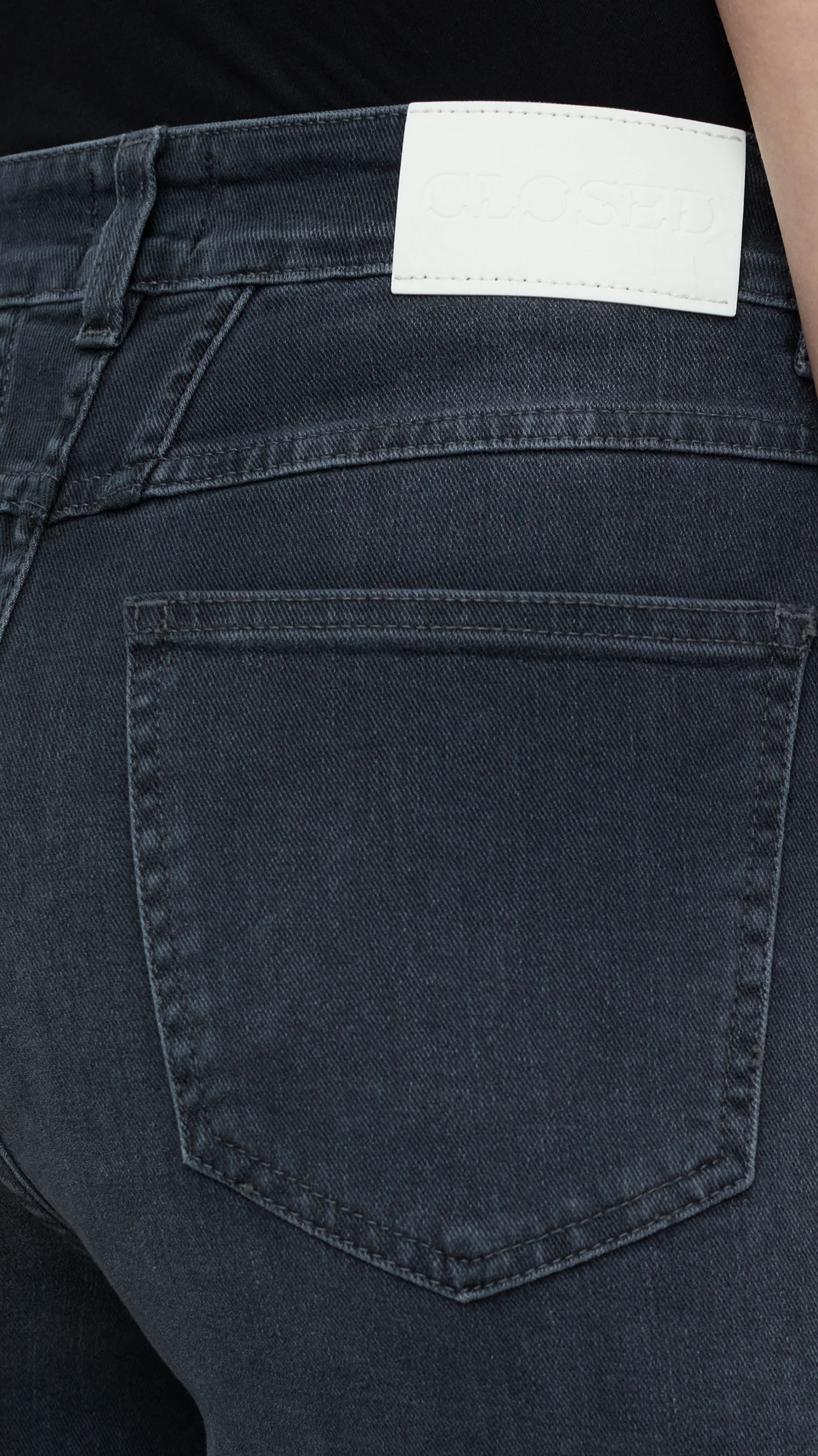 Closed Glow-up Jean in Dark Grey