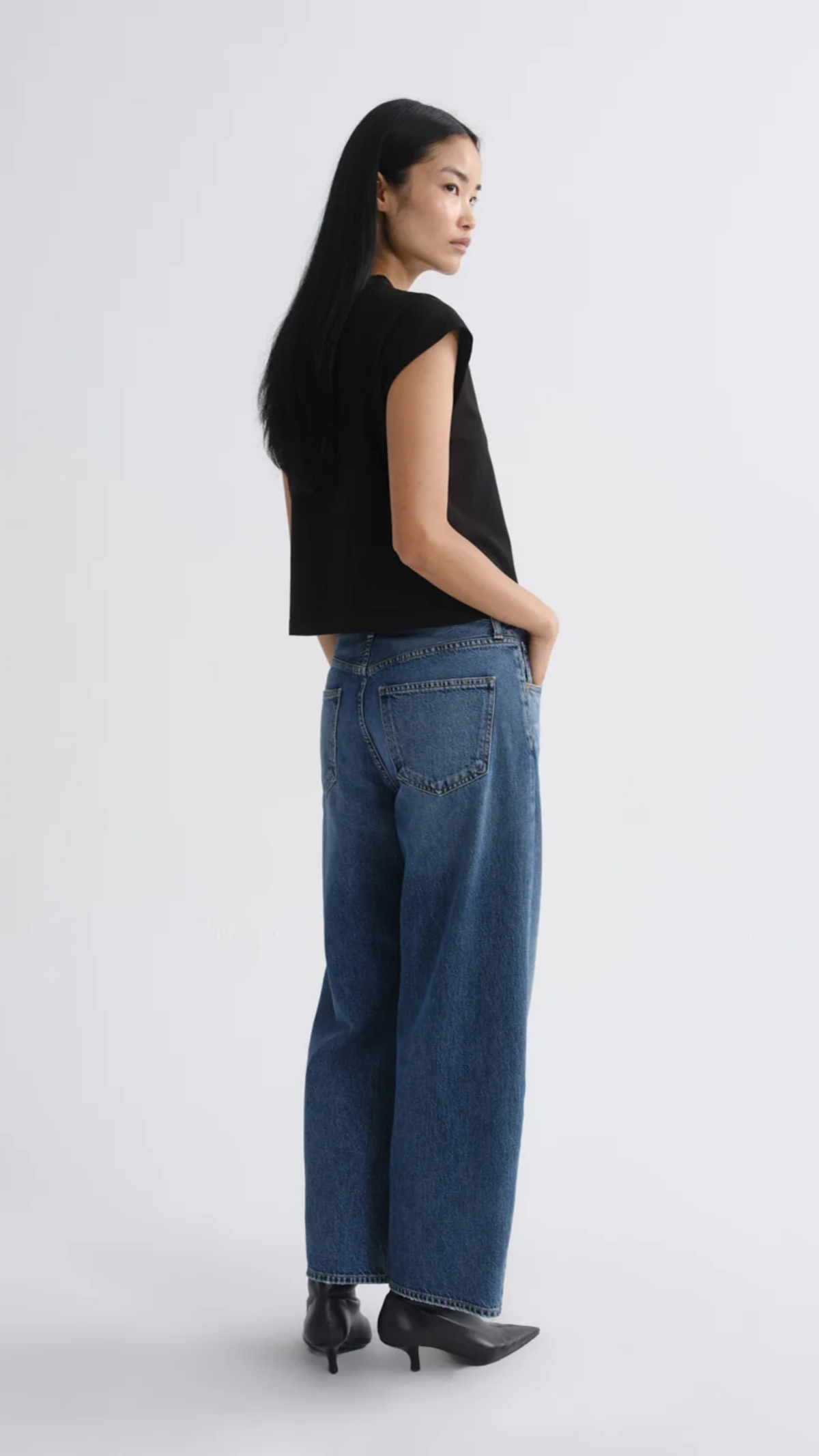 Agolde Low Curve Jean Crop in Curb