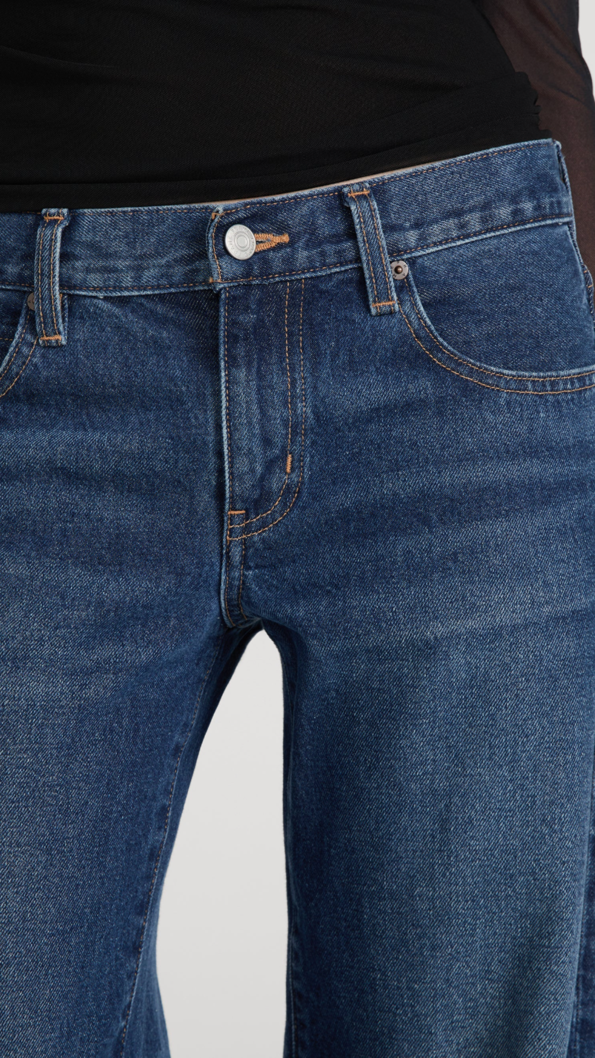 Frame The Cuffed Low Bow Jean in Volt