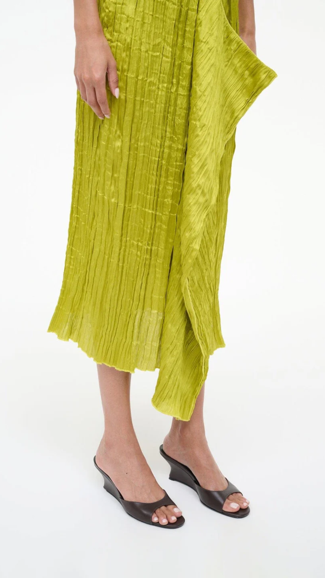 Staud Brigitte Wedge in Espresso