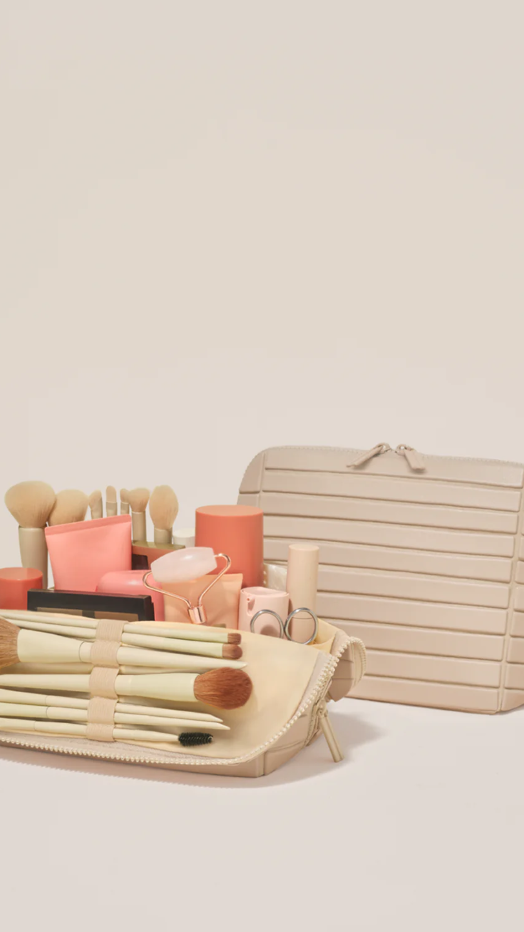 Parallelle The Medium Traveler in Bisque