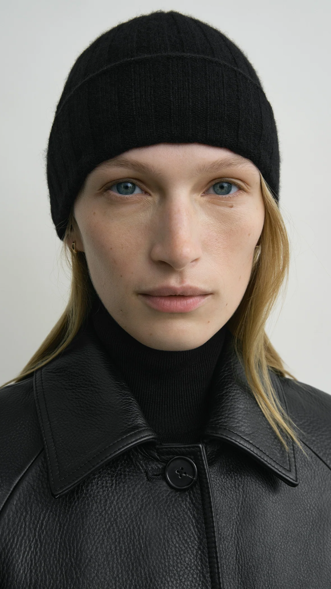Toteme Cashmere Beanie in Black
