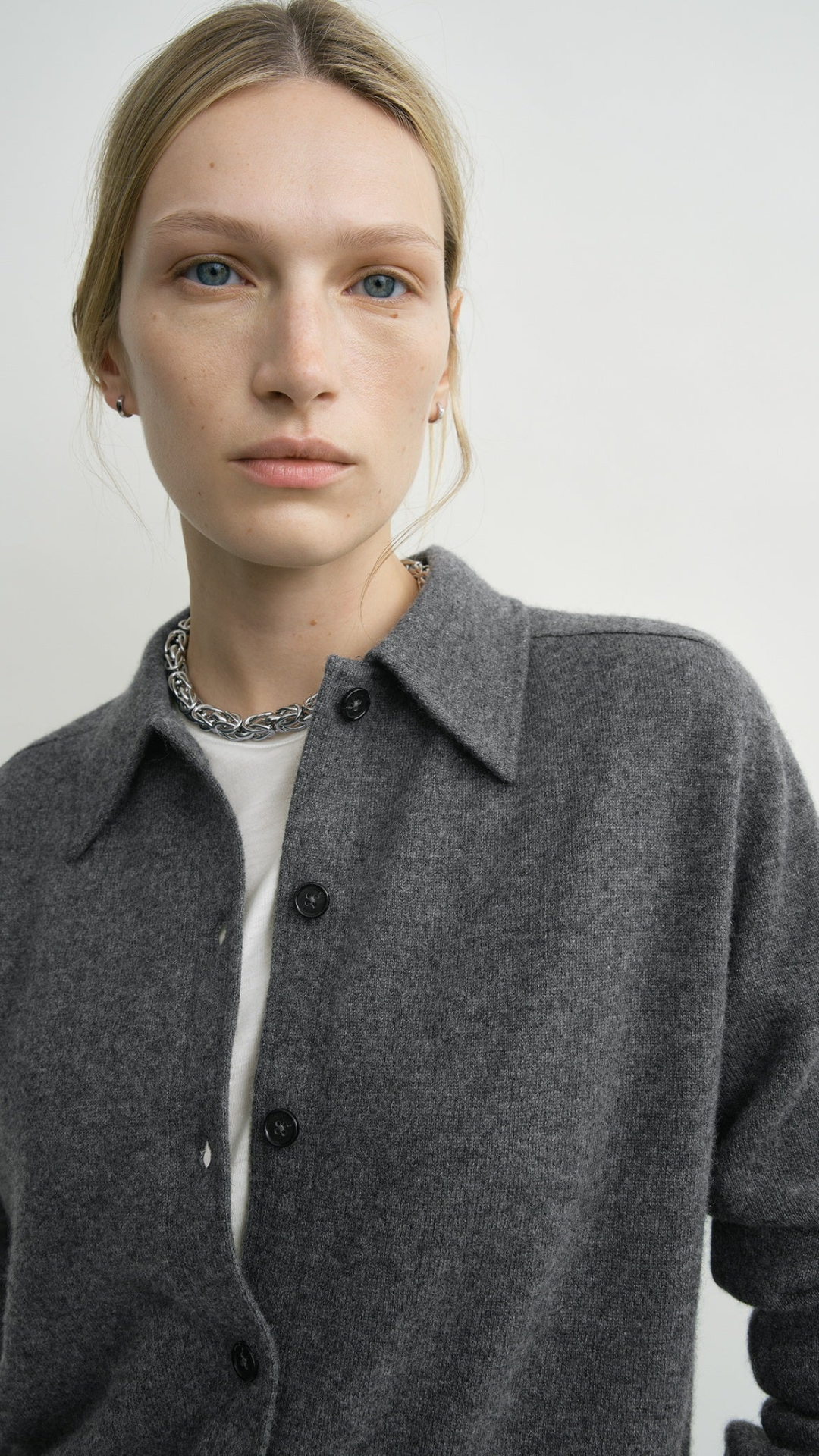 Toteme Raglan-Sleeve Cashmere Cardigan in Dark Grey Melange