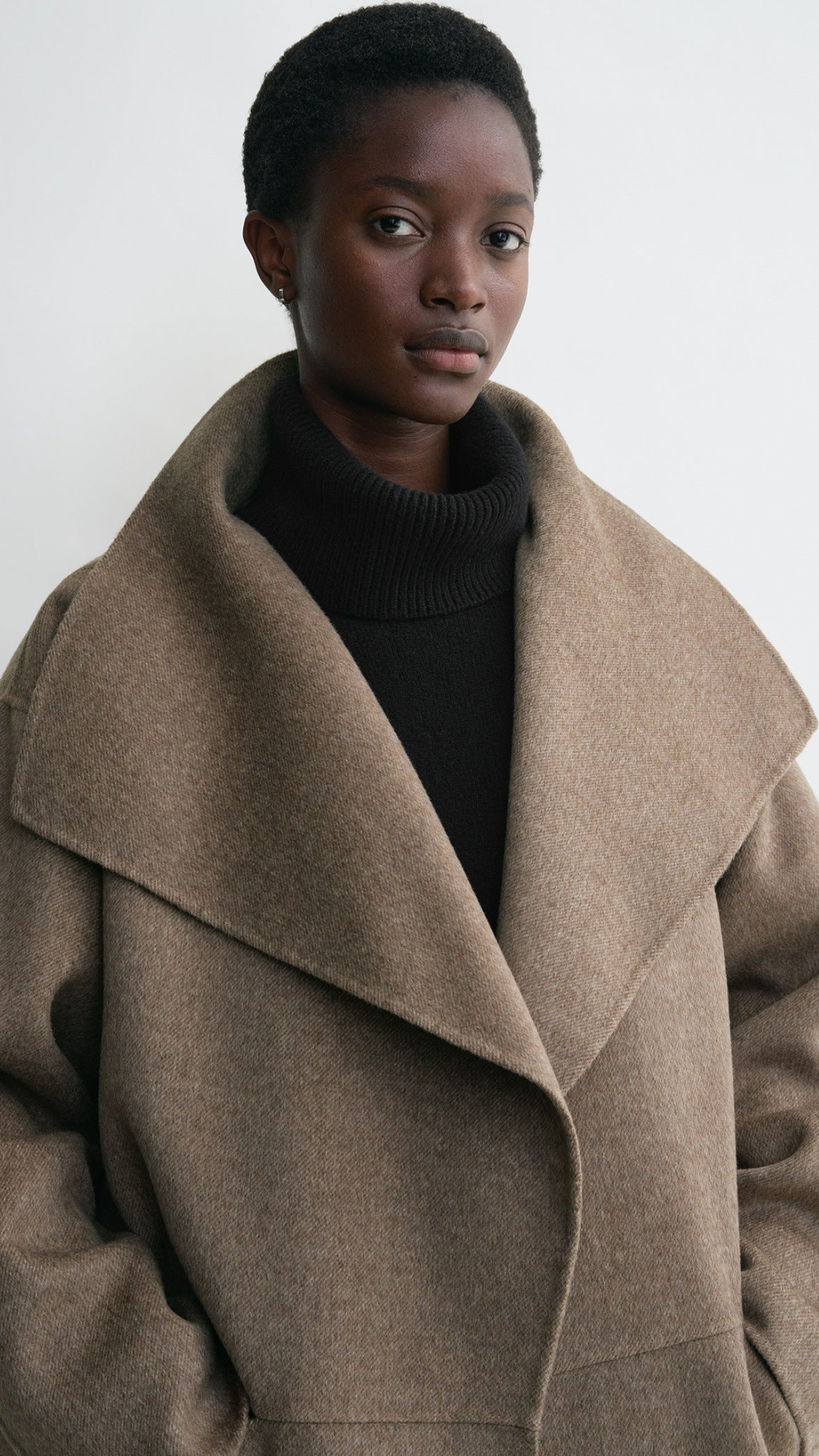 Toteme Signature Wool Cashmere Coat in Oak