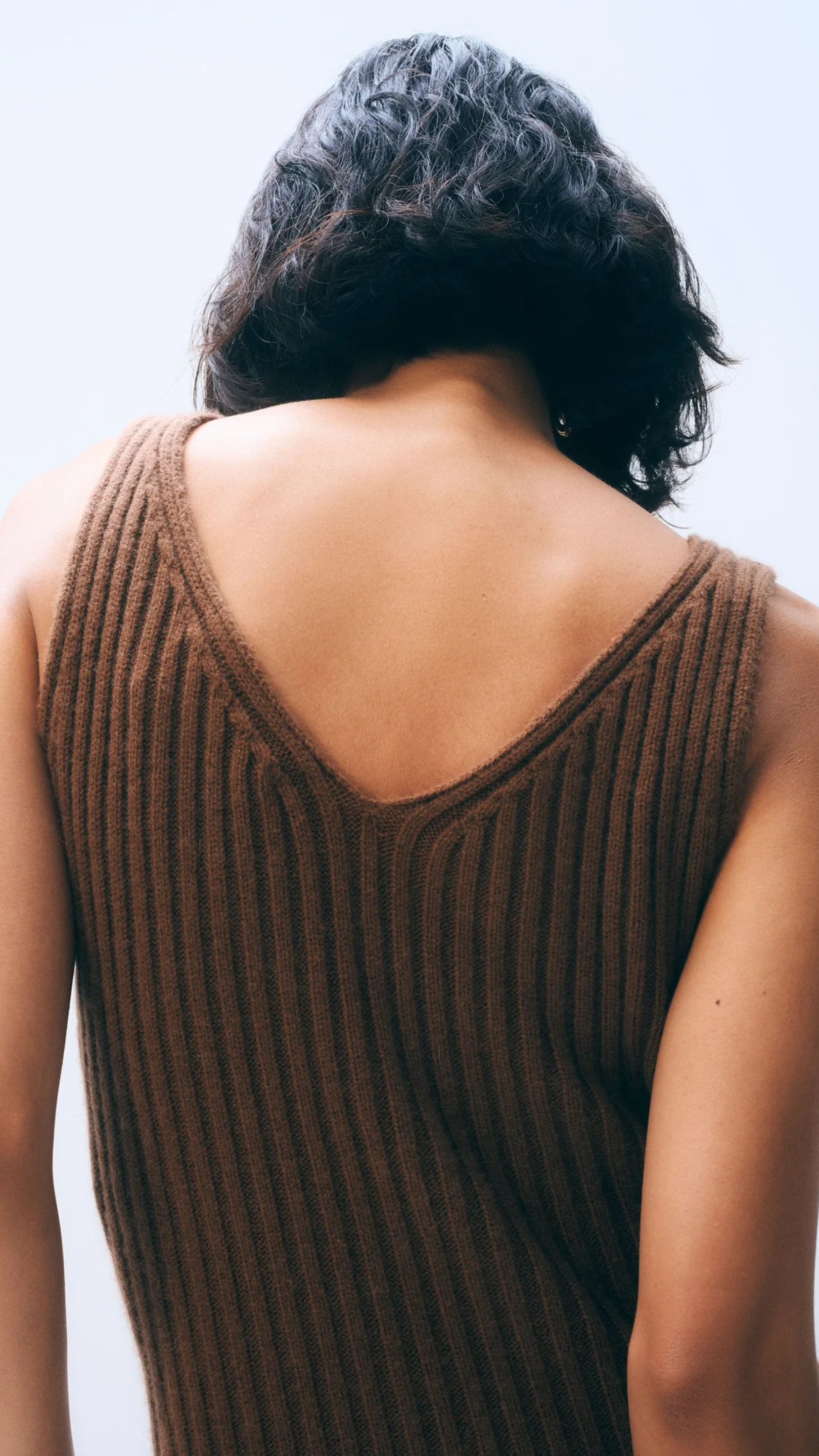 White + Warren Cashmere Blend Ribbed Midi Dress in Umber