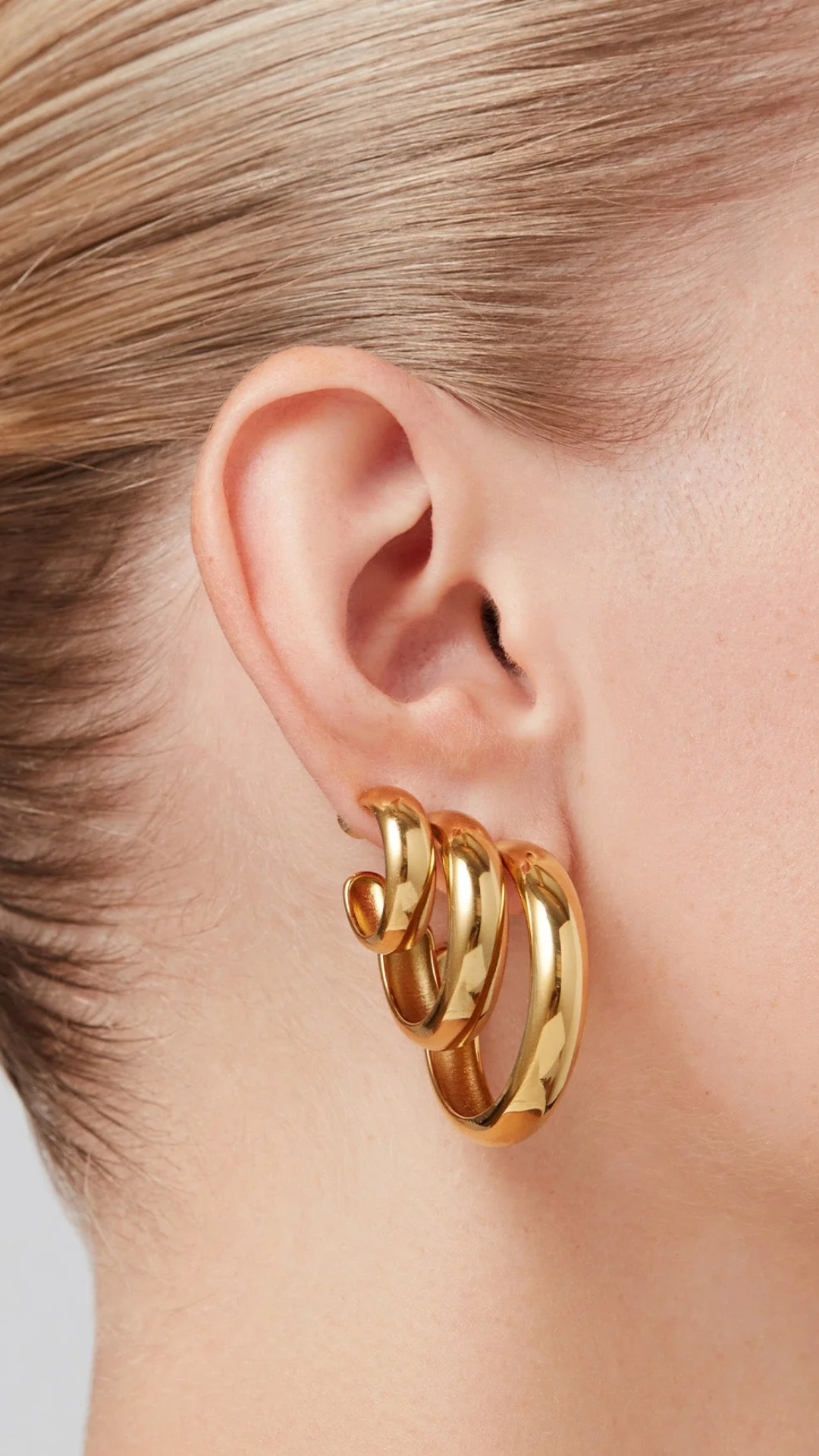 Jenny Bird Staple Hoops Medium in Gold