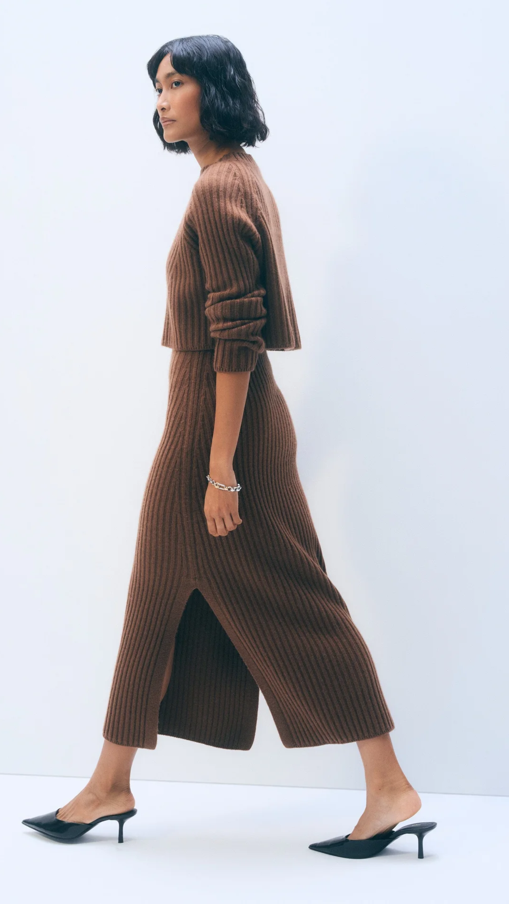 White + Warren Cashmere Blend Cropped Ribbed Crewneck in Umber