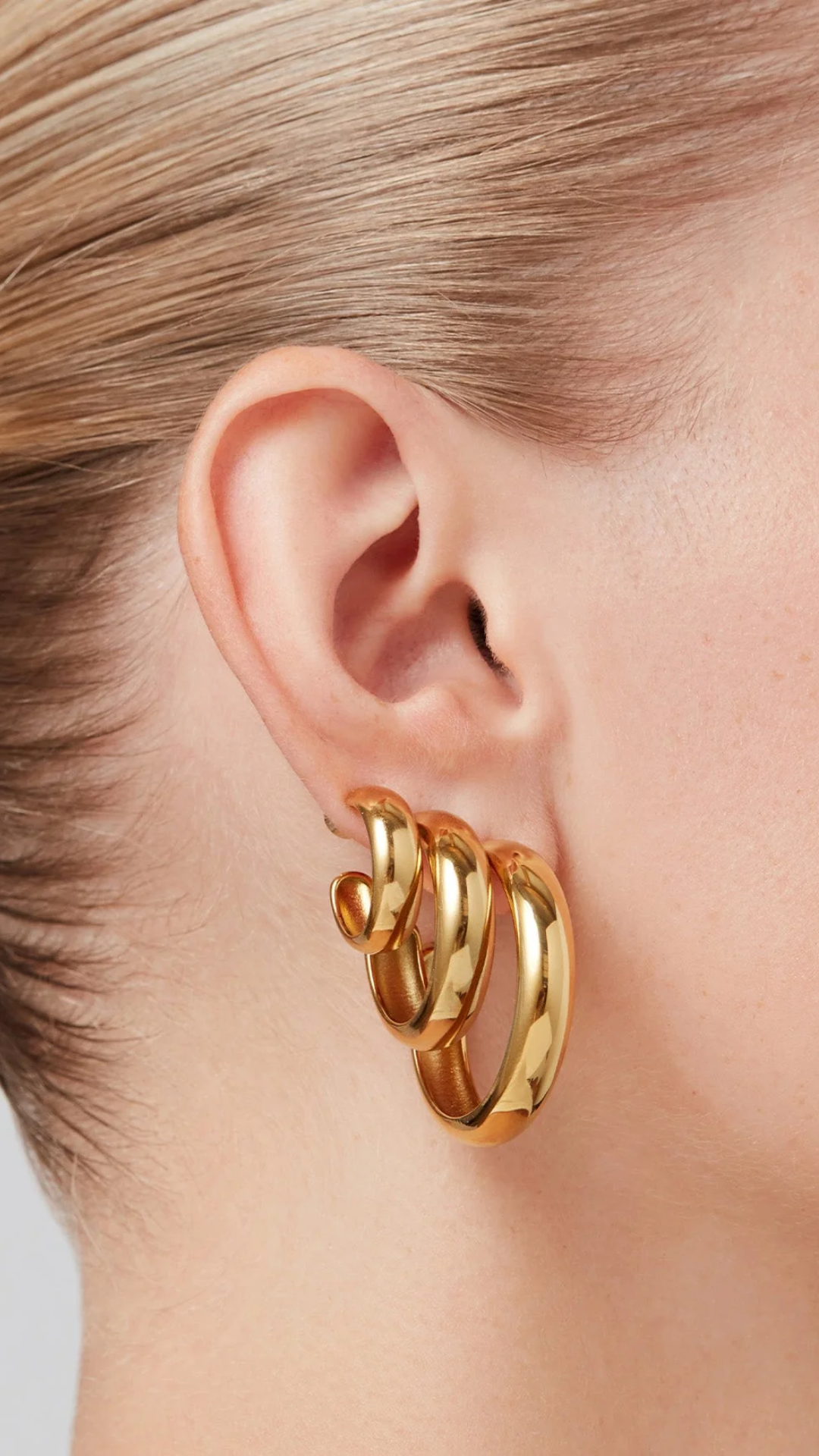 Jenny Bird Staple Hoops Small in Gold