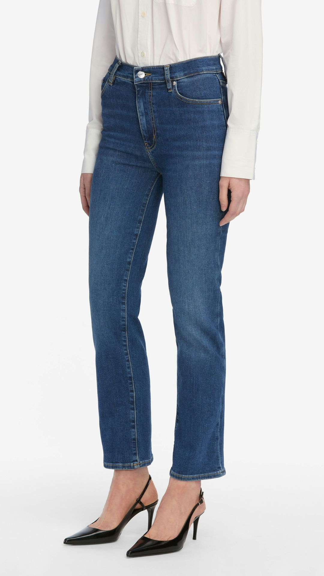Frame Le Sleek Straight Jean in Femma