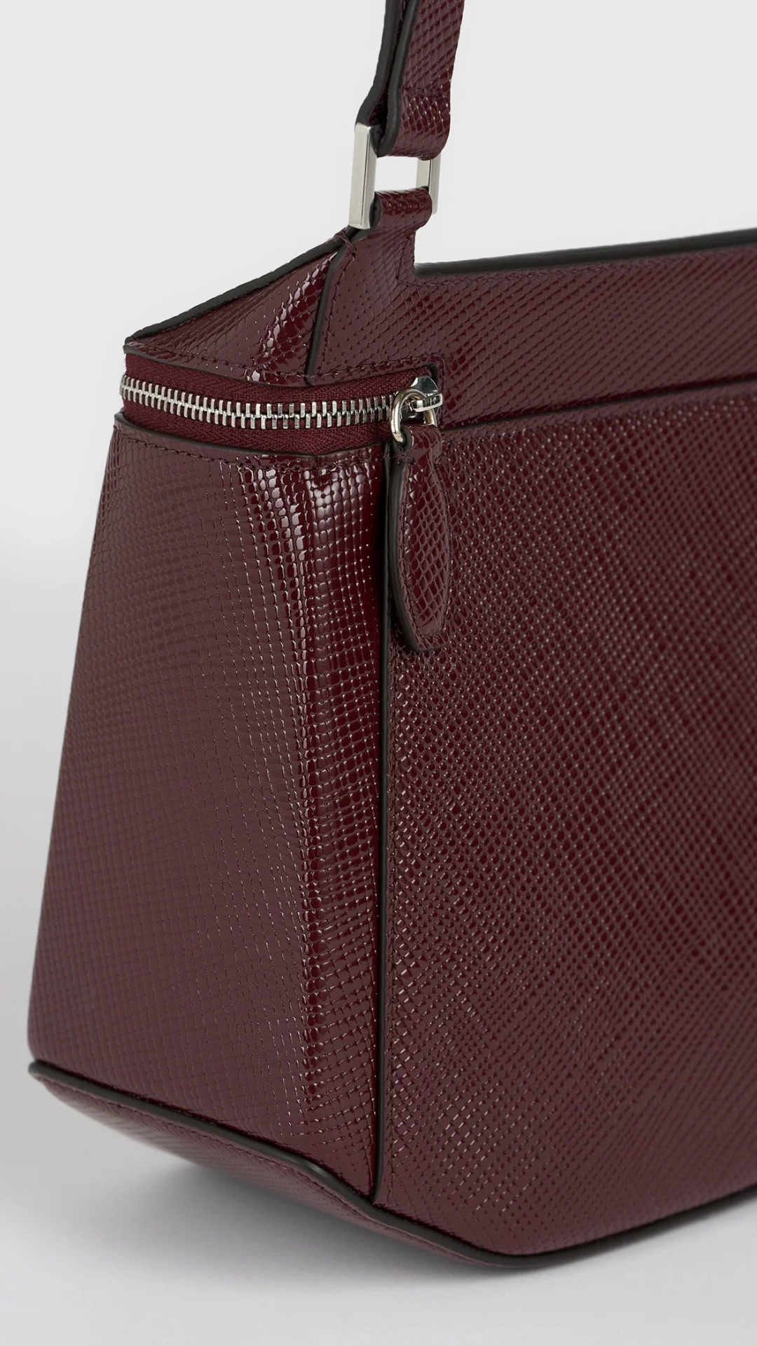 Toteme Clip Palmellato Patent Shoulder Bag in Cherry