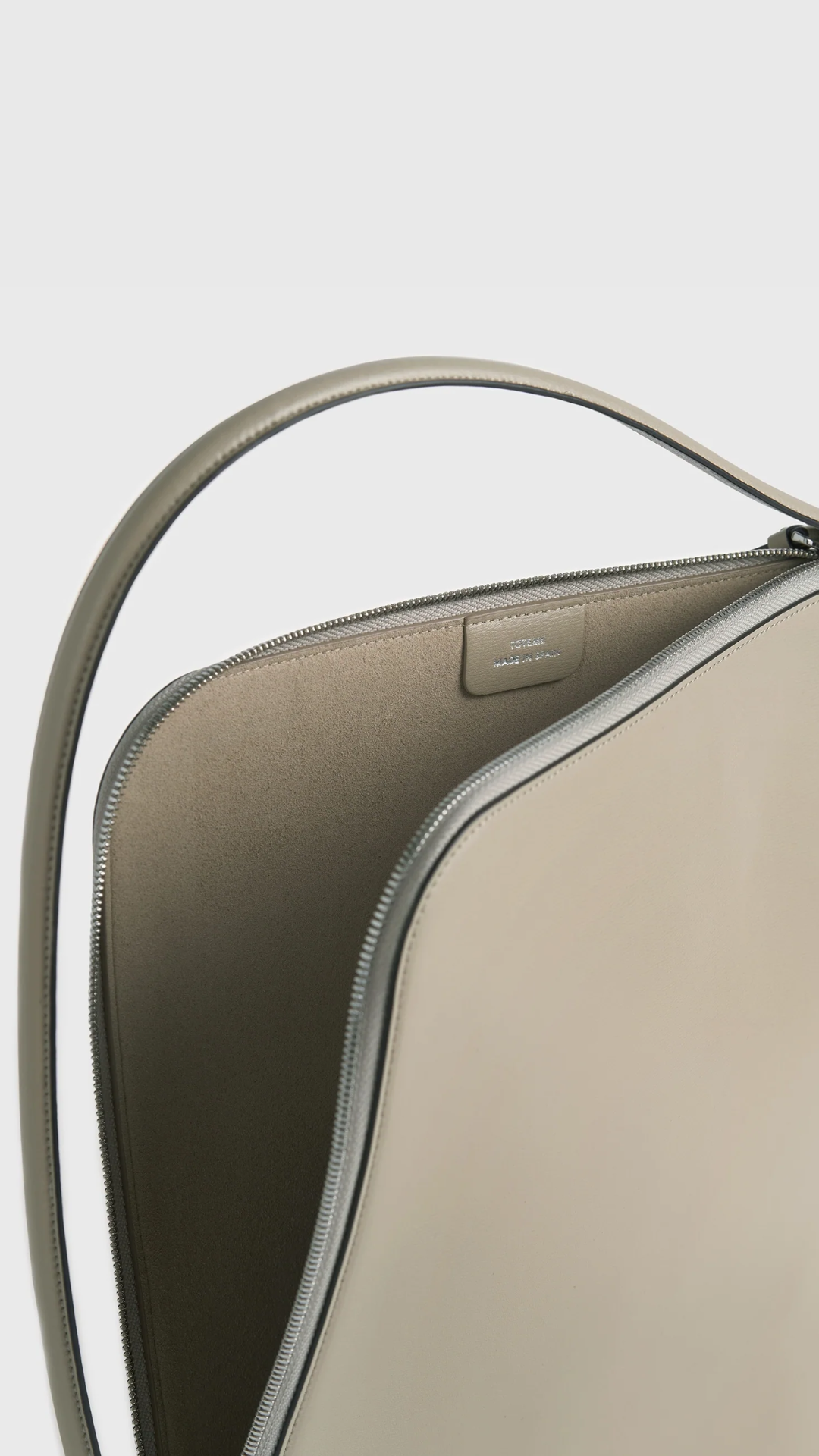 The Toteme Slim Tote The Toteme Slim Tote