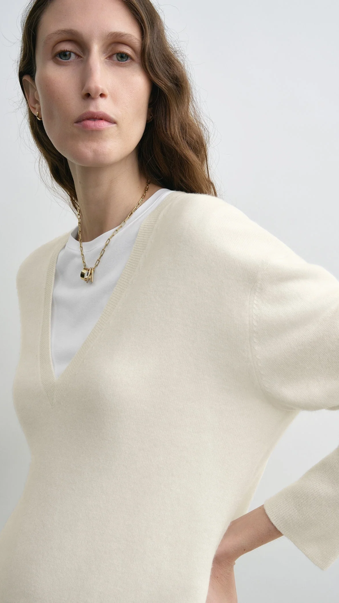 Toteme Cashmere V-Neck Long-Sleeve Knit in Ecru