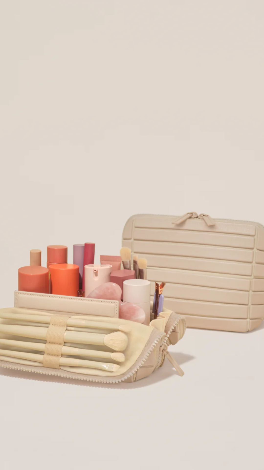 Parallelle The Small Traveller in Bisque