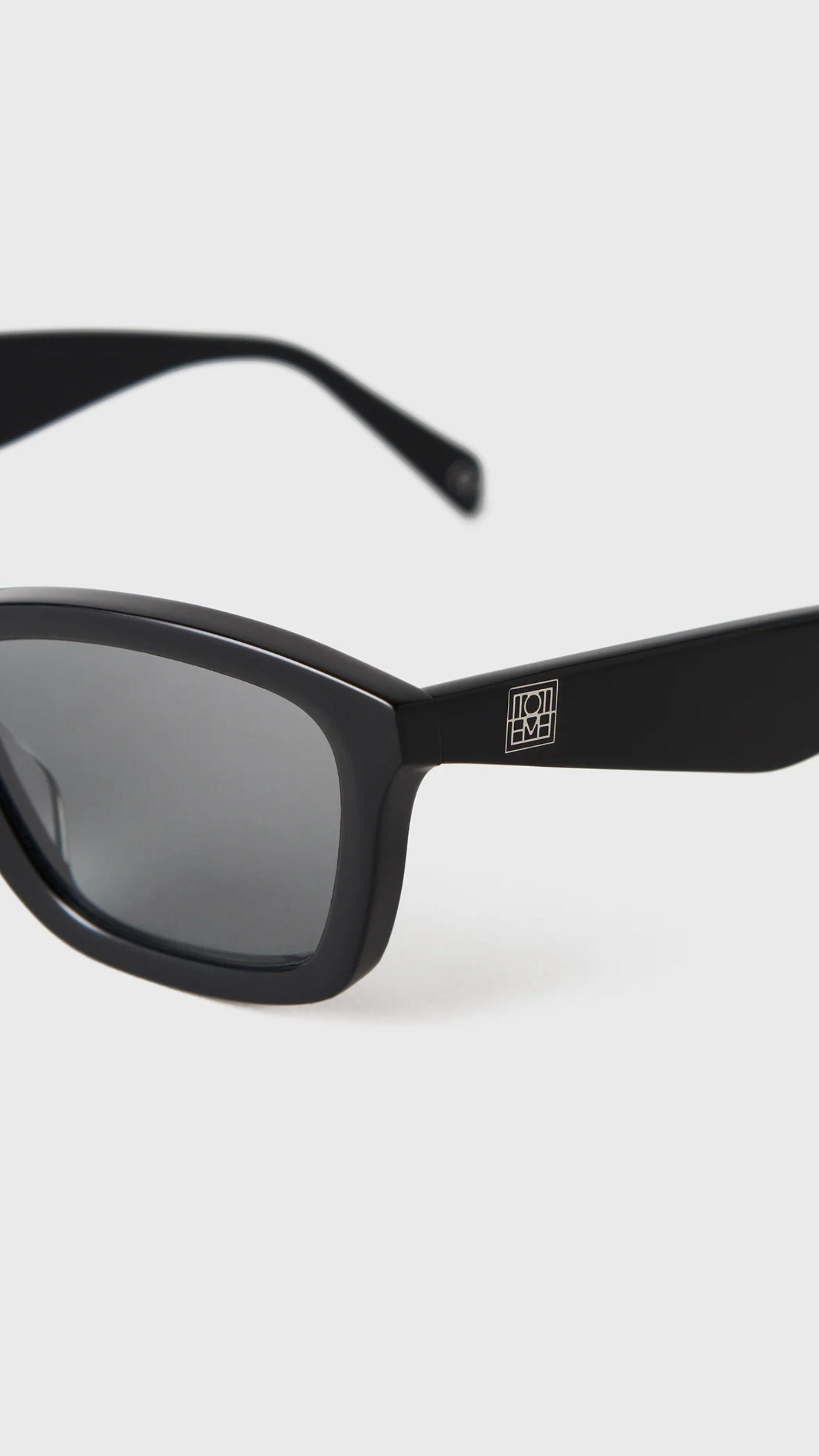 Toteme Classic Sunglasses in Black
