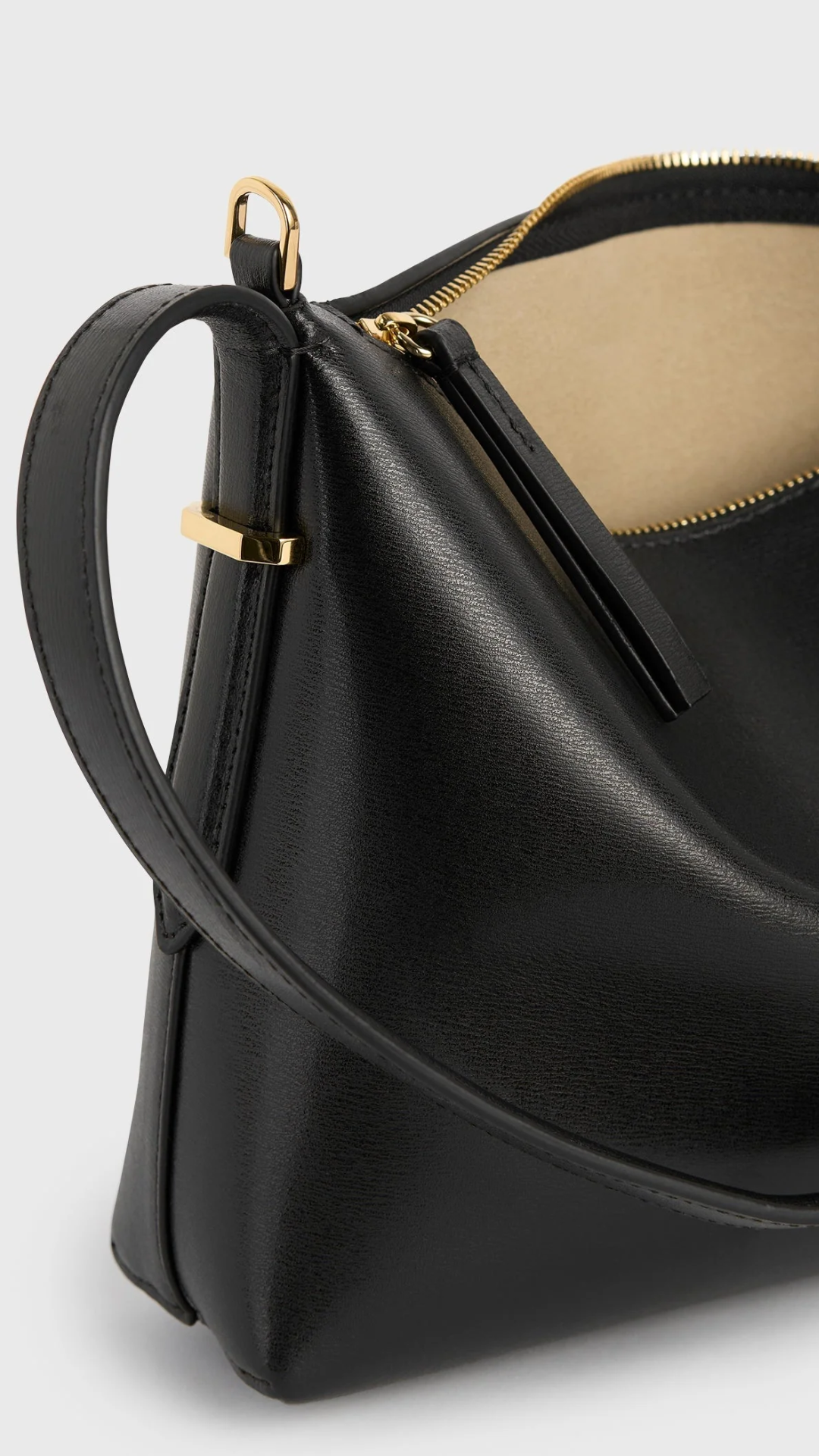 Toteme Bevel Leather Wristlet Bag in Black