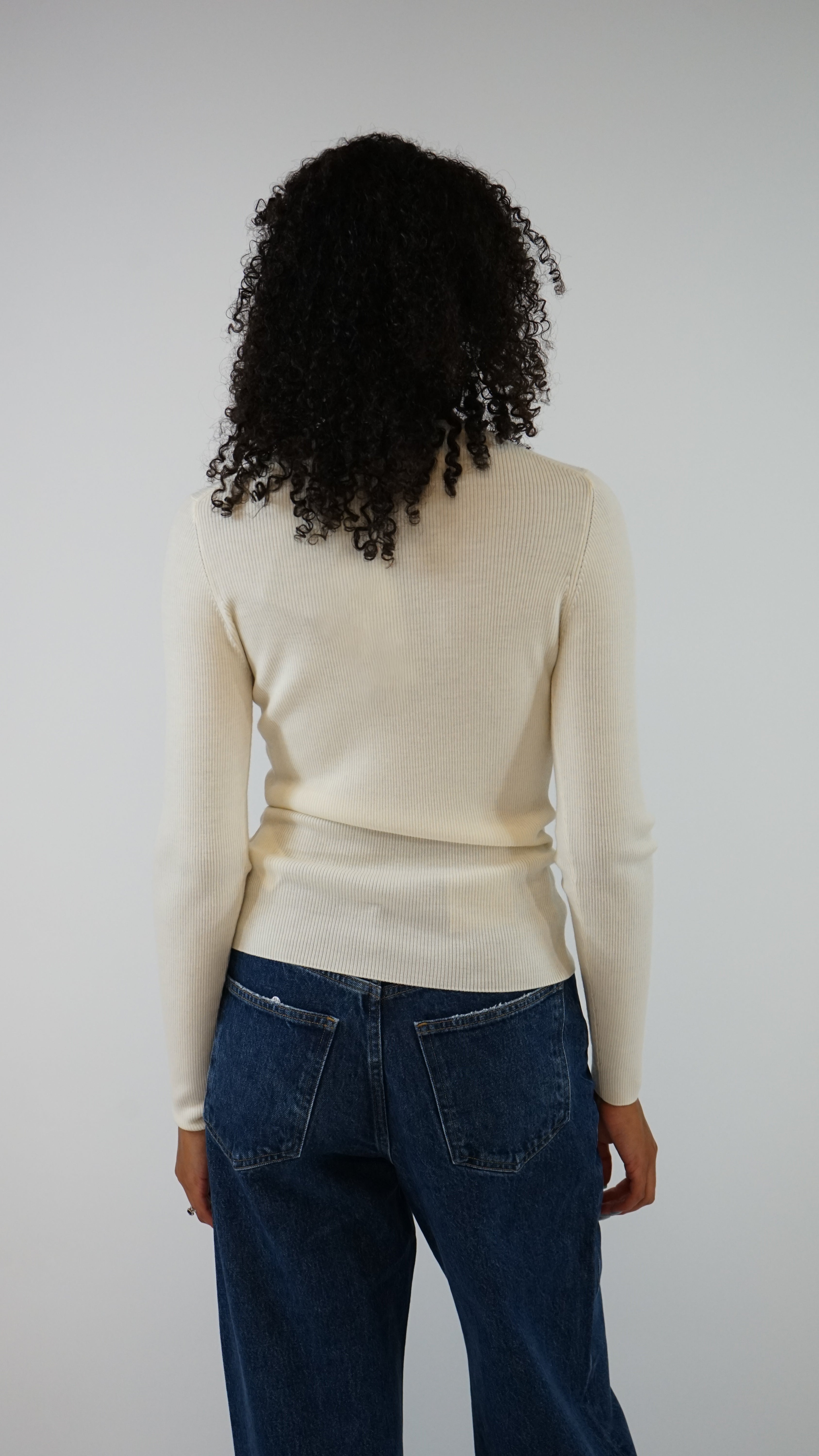 Allude Cream Round Crew Sweater